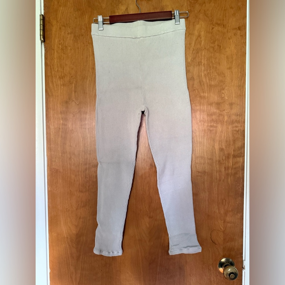Womens Gray Ribbed Leggings